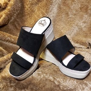 CHUNKY FERGIE SANDALS
